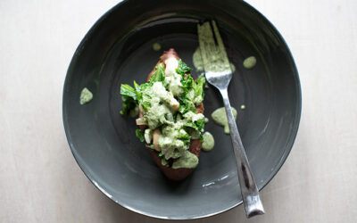 Baked sweet potatoes with spinach, leeks, white beans and coriander tahini